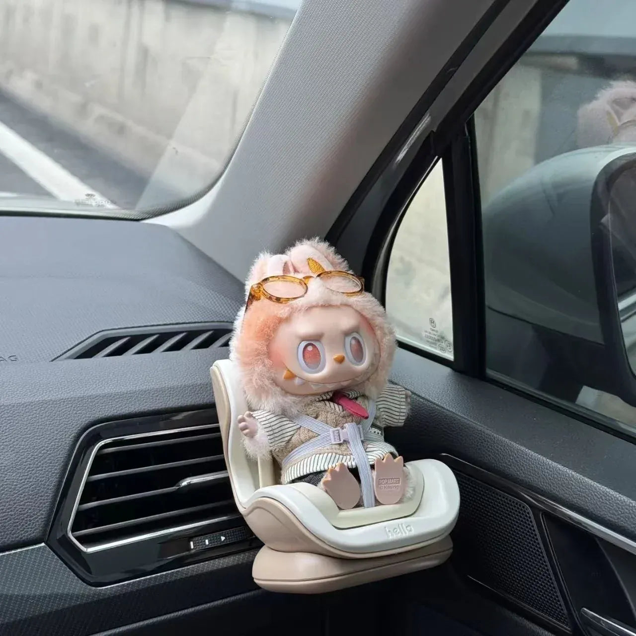 15-17cm doll Seat  3.0 Labubu car seat safety Seat Cute Doll Air Outlet high-grade Car Interior Decoration car seat